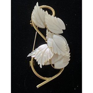 Vintage White Mother of Pearl Leaf Gold Tone Wire Brooch Pin Shell